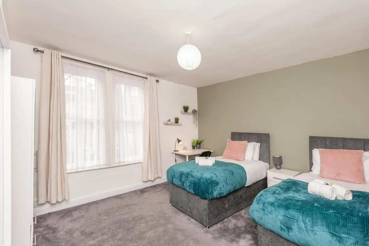 Prázdninový dům Vila Leeds 4-Bed House - Sleeps 9 Free Parking & Wifi