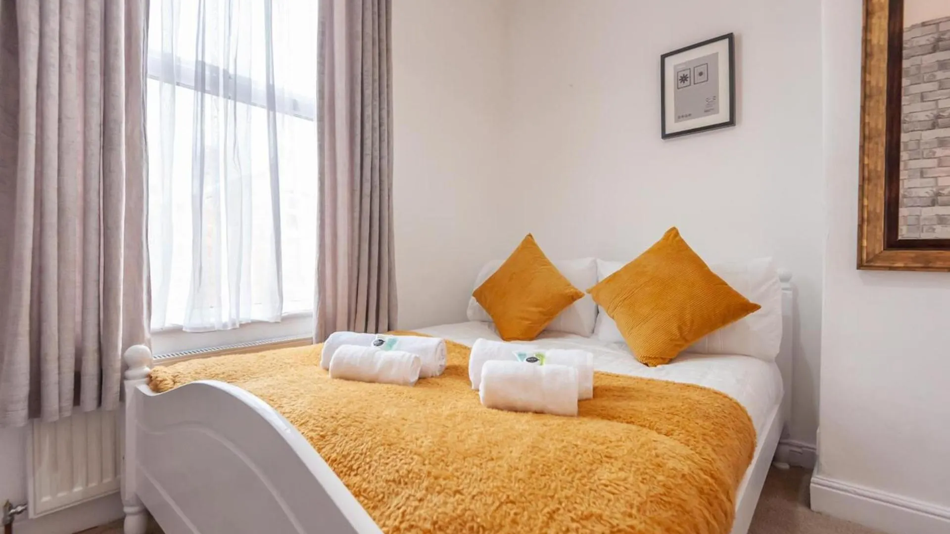 Вилла Leeds 4-Bed House - Sleeps 9 Free Parking & Wifi 0*, Лидс Великобритания